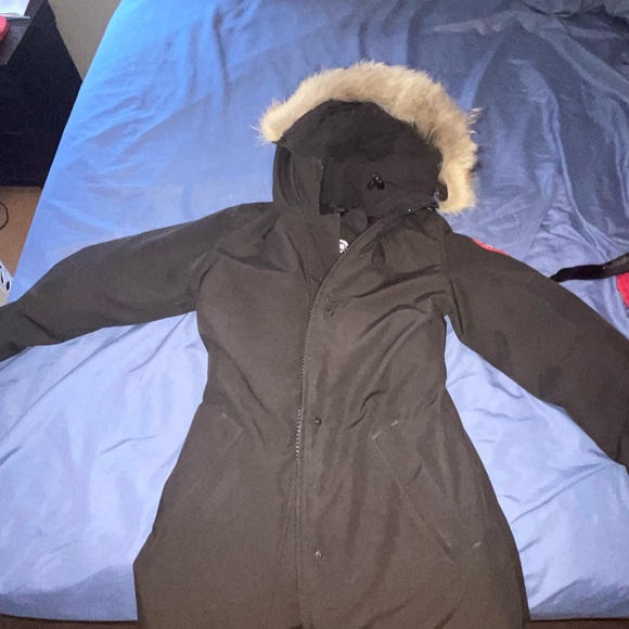 Canadian goose jacket 100% it’s in 10/10 condition - Picture 3 of 6